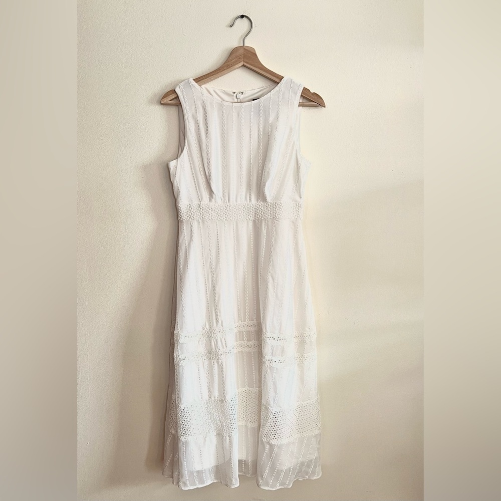 Taylor Petite Women White Laced Flower Dress Sleeveless Size 2P